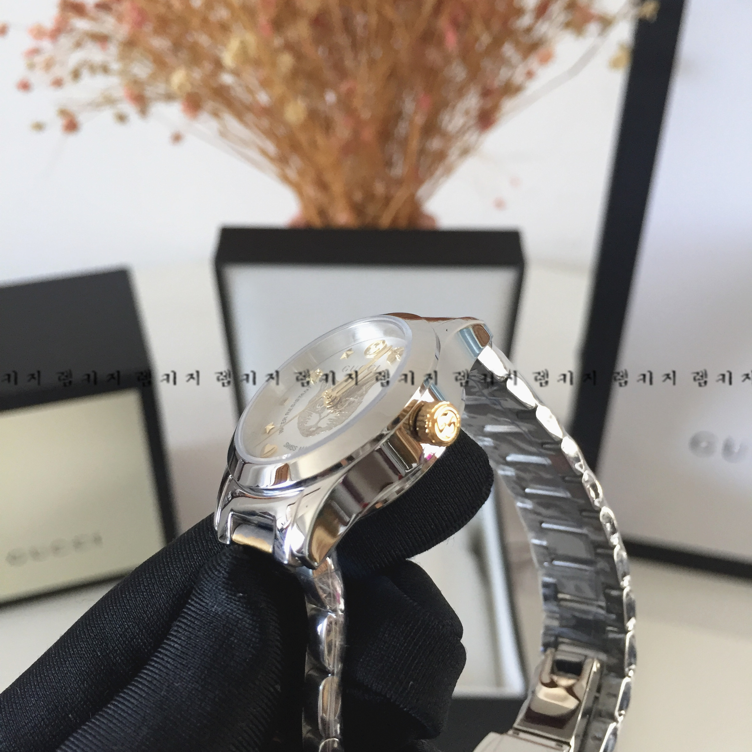 구찌 G타임리스 캣 워치 콤비 메탈시계 여성용